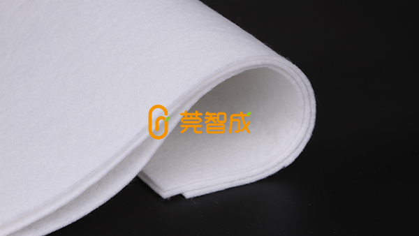 針刺無紡布生產(chǎn)過程中溫度對其性能有什么影響？