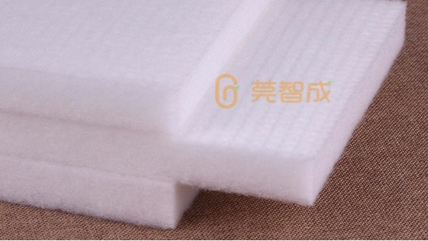 無(wú)膠棉生產(chǎn)廠家-給您分析無(wú)膠棉與噴膠棉有什么不一樣？