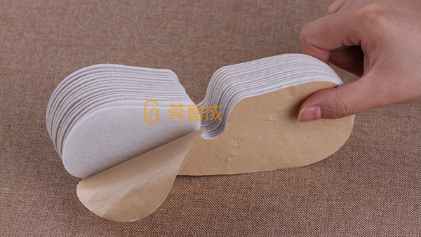 背膠針刺棉的特性主要表現(xiàn)在什么方面？